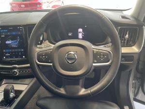 Volvo XC60 B5 AWD Essential - Image 8