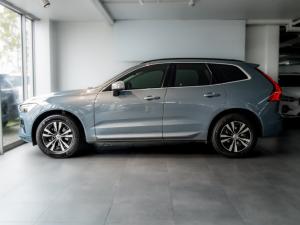 Volvo XC60 B5 AWD Essential - Image 2