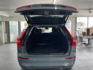 Volvo XC60 B5 AWD Essential - Image 4