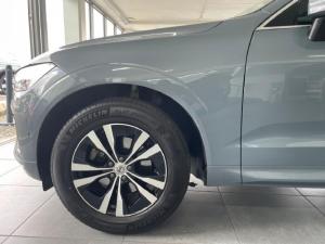 Volvo XC60 B5 AWD Essential - Image 8
