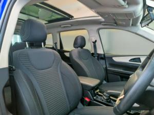 Mahindra XUV700 2.0T AX5 - Image 6