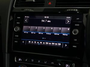 Volkswagen Golf R - Image 13