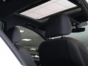 Volkswagen Golf R - Image 17