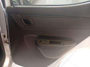 Renault Kwid 1.0 Techno manual - Image 18