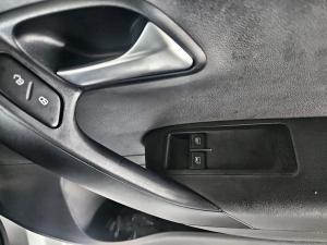 Volkswagen Polo Vivo hatch 1.6 Life - Image 17