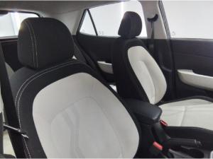 Hyundai Venue 1.0T Motion auto - Image 8