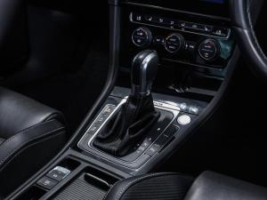 Volkswagen Golf R - Image 25