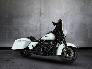 Harley Davidson Street Glide 114 Anniversary - Image 2