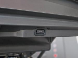 Land Rover Discovery D300 R-Dynamic HSE - Image 10