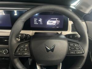 Mahindra XUV700 2.0T AX5 - Image 17