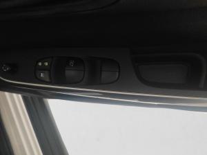 Nissan Navara 2.5DDTi double cab SE Plus auto - Image 14