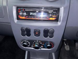 Nissan NP200 1.6i safety pack (aircon) - Image 18