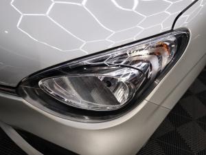 Toyota Vitz 1.0 - Image 6