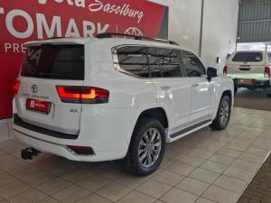 Toyota Land Cruiser 300 3.3D ZX - Image 6