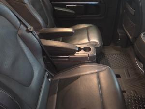 Mercedes-Benz V-Class V300d Avantgarde AMG Line - Image 7