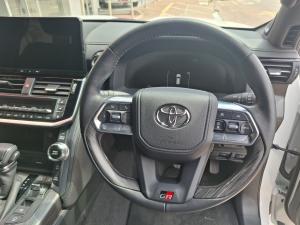 Toyota Land Cruiser 300 3.3D GR-Sport - Image 8