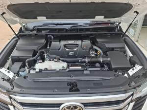 Toyota Land Cruiser 300 3.3D GR-Sport - Image 14