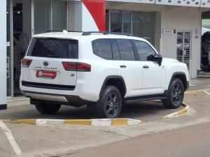 Toyota Land Cruiser 300 3.3D GR-Sport - Image 2