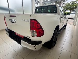 Toyota Hilux 2.4GD-6 double cab 4x4 Raider manual - Image 2