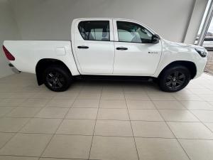 Toyota Hilux 2.4GD-6 double cab 4x4 Raider manual - Image 3