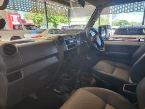 Toyota Land Cruiser 79 4.2D single cab - Image 7