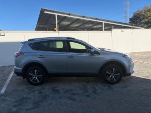 Toyota RAV4 2.0 GX auto - Image 3