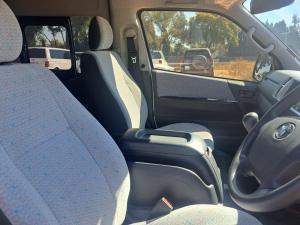 Toyota Hiace 2.5D-4D bus 14-seater GL - Image 7