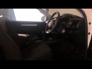 Toyota Hilux 2.4GD-6 Xtra cab Raider manual - Image 10