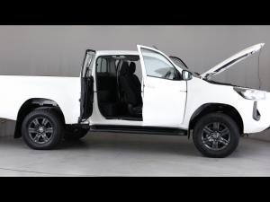 Toyota Hilux 2.4GD-6 Xtra cab Raider manual - Image 30
