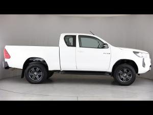 Toyota Hilux 2.4GD-6 Xtra cab Raider manual - Image 3