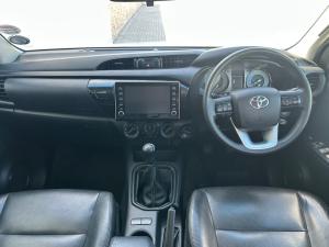 Toyota Hilux 2.4GD-6 double cab 4x4 Raider manual - Image 6