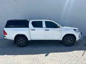 Toyota Hilux 2.4GD-6 double cab 4x4 Raider manual - Image 3