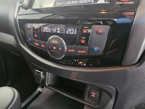 Nissan Navara 2.5DDTI PRO-2X automatic D/C - Image 13