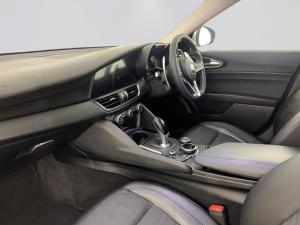 Alfa Romeo Giulia 2.0T Super - Image 10