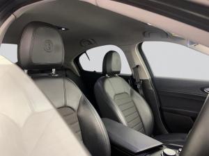 Alfa Romeo Giulia 2.0T Super - Image 14