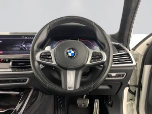 BMW X7 M50d - Image 13