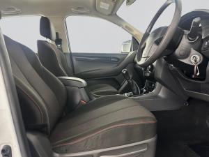 Isuzu D-MAX 250 HO HI-RIDE D/C - Image 14