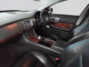 Jaguar XF 2.0 i4 Premium Luxury - Image 3