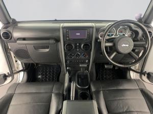 Jeep Wrangler 3.8 Unltd Rubicon automatic - Image 10