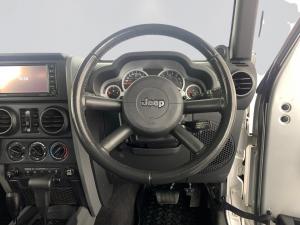 Jeep Wrangler 3.8 Unltd Rubicon automatic - Image 12