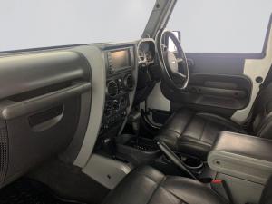 Jeep Wrangler 3.8 Unltd Rubicon automatic - Image 13