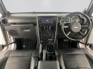 Jeep Wrangler 3.8 Unltd Rubicon automatic - Image 8