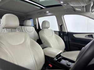 Mahindra XUV 700 2.0 AX7L automatic - Image 19