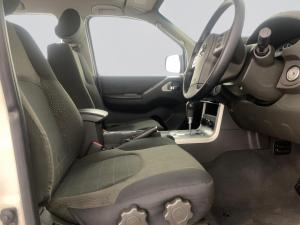 Nissan Navara 2.5 dCi LE 4X4 automaticD/C - Image 10