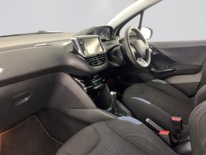 Peugeot 208 1.6 VTiActive automatic 5-Door - Image 12