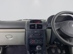 Renault Clio 1.4 Expression - Image 12