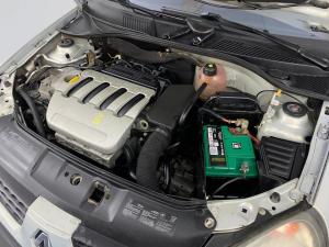 Renault Clio 1.4 Expression - Image 19