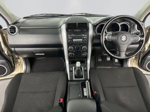 Suzuki Grand Vitara 2.4 - Image 11