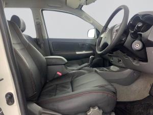 Toyota Hilux 3.0D-4D Raider Raised Body automaticD/C - Image 16