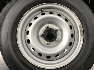 Toyota Hilux 2.0 VvtiS/C Chassis Cab - Image 11